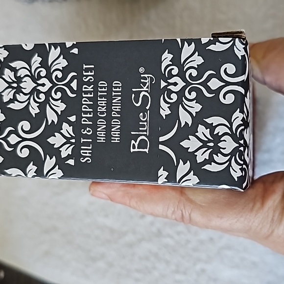 Sugar Skulls Salt & Pepper Shakers - Picture 3 of 3